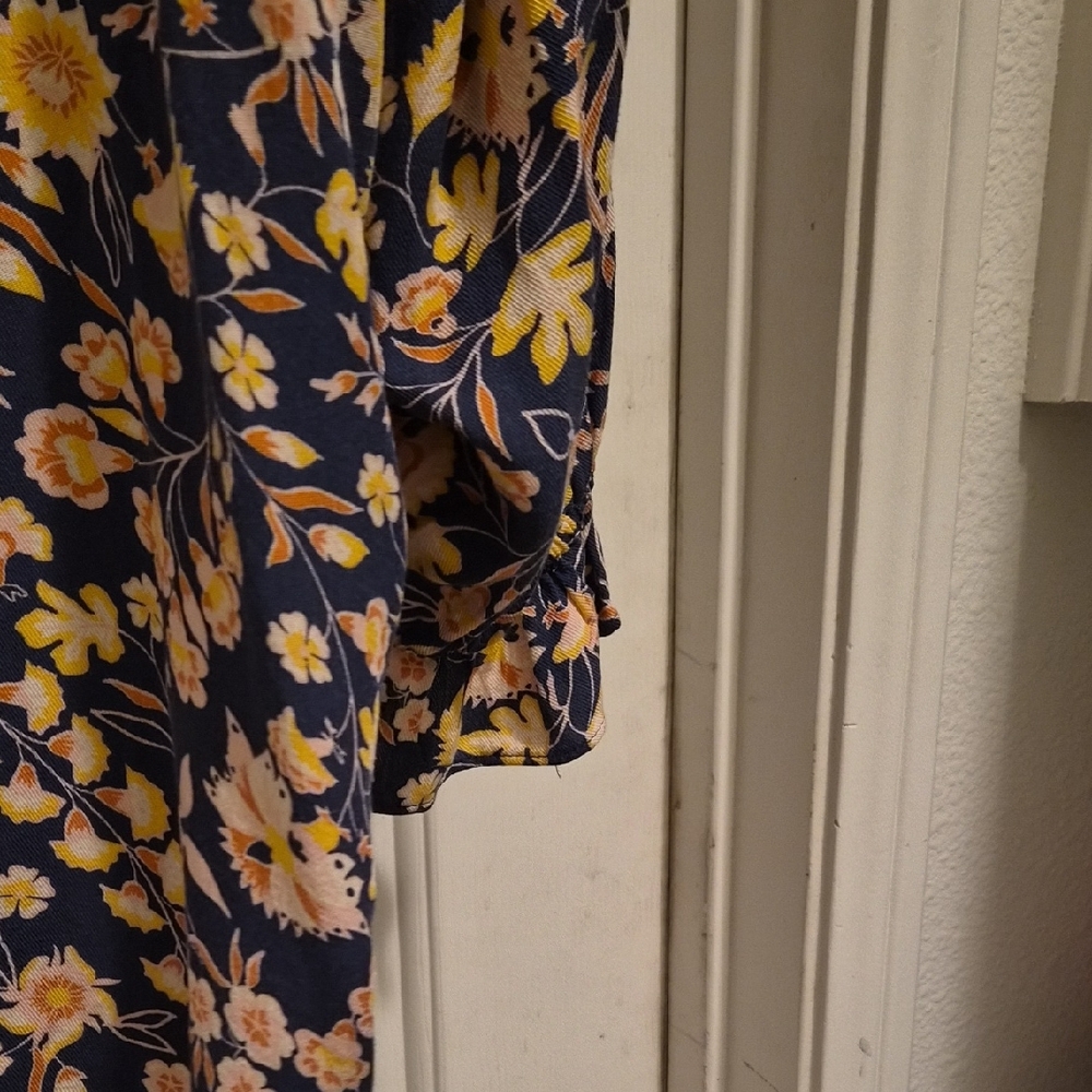 Floral V-Neck Ruffle Blouse - Picture 3 of 8